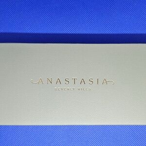 Anastasia Beverly Hills Nouveau Eyeshadow Palette